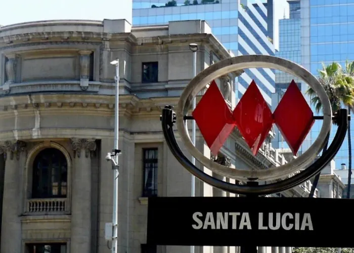 1Asalida Estacion Metro Santa Lucia